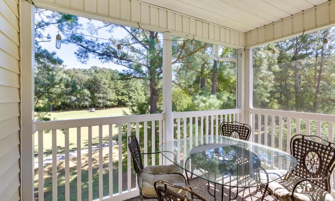 Longs Apartment | Community Perks and Golf Course Views Longs Condo