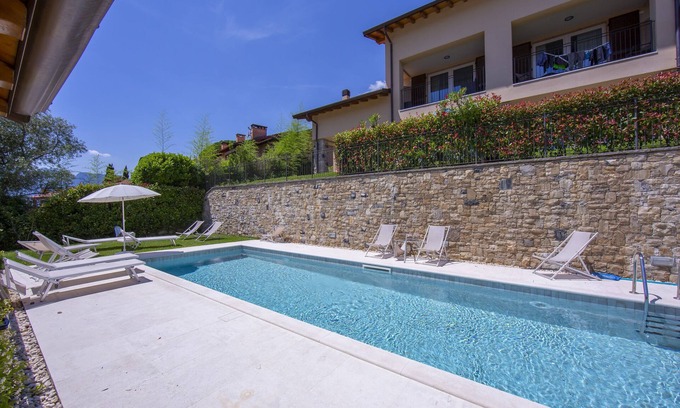 Azzano Apartment | Como Lake Modern Apartment Ulivi, Tremezzina (Mezzegra), Italy