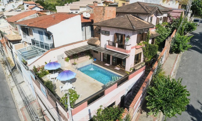 Guararema Villa | Complete house in the center of Guararema with heated pool!