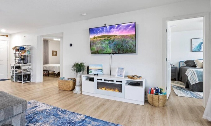 Lakeland Condo | Completely Remodeled@1MM - Early Check In - Late Check Out - Close to the strip