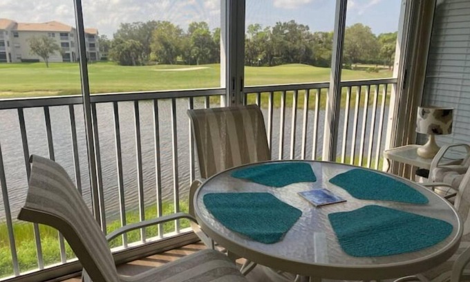 Palmer Ranch Condo | Completely Renovated 2 BR + Den condo @ Stoneybrook CC