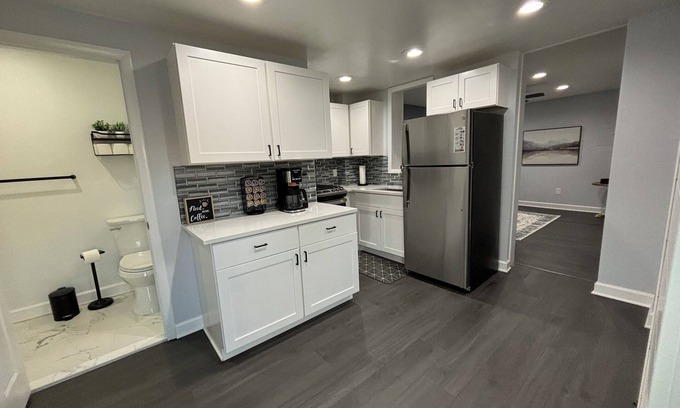 Oxford Apartment | Completely renovated apartment that is located in the heart of Downtown Oxford!