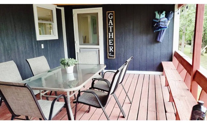 Warsaw Cottage | Completely renovated lakehouse with all the extras