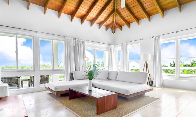 Gregory Town Villa | Complimentary Concierge + Private Beaches + Gaulding Cay + Chef Services + Pool