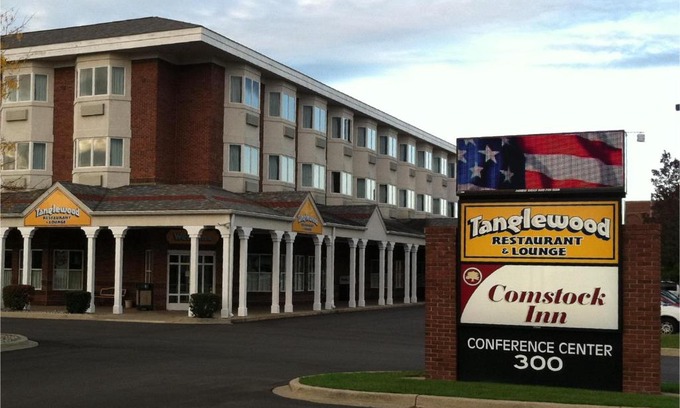 Owosso Hotel | Comstock Inn & Conference Center