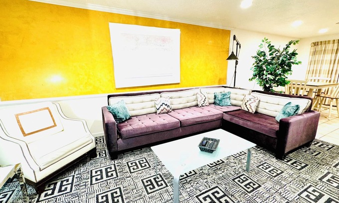 Beverly Green Apartment | Condo,2Bedrooms,Sale,Strip,BOOK,Las Vegas,LVCC,July4th,wifi,SALE,pool