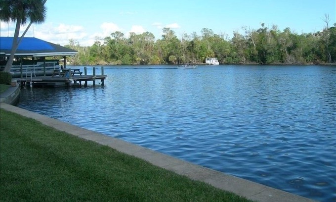 Homosassa Condo | Condo on Homosassa River with Covered Boat Slip.
