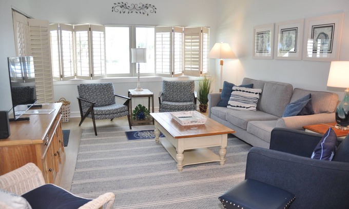 Palmetto Dunes Condo | Condo Patio is 6 steps down to POOL, NEVER use elevator Perfect 4 young families