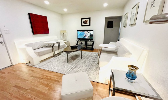 Beverly Green Condo | Condo,Sale,Strip,3BR,Pool,LasVegas,LVCCwalk,bestSpot,july4th,independenceday