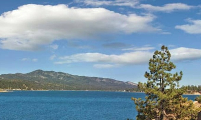 Big Bear Lake Resort | Condo Style Resort Big Bear Lake Full Kitchen, BBQ Grill, Patio, Three Hot Tubs