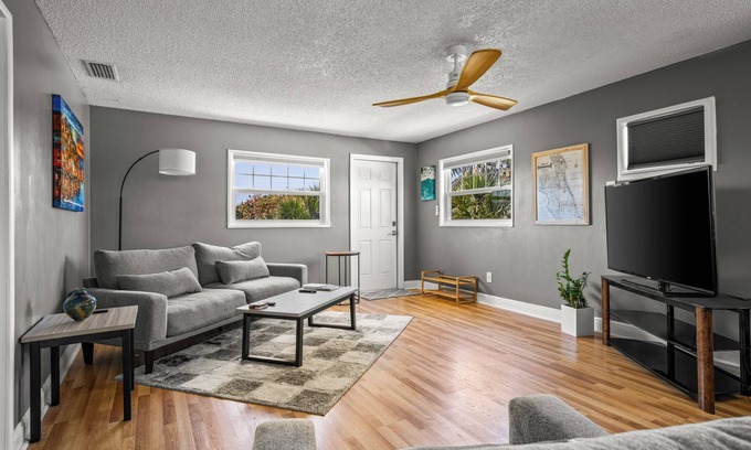 Melbourne Beach Condo | Condo unit - Across the street from beach