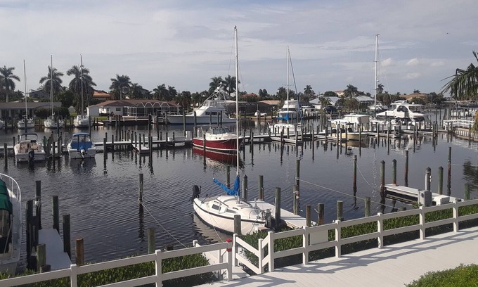 Fort Myers Beach Condo | Condo, water, beach, pools