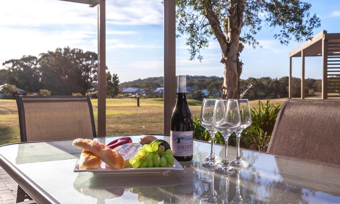 Salamander Bay Condo | Condo with Exquisite View over Golf Course - FREE Wifi - Netflix - Golf - Nelson Bay - Beaches - Boating and Fishing
