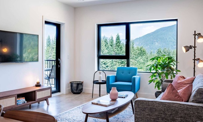 Revelstoke Condo | Condo with Private Hot Tub - Revelstoke Vacations - North Bowl Nook