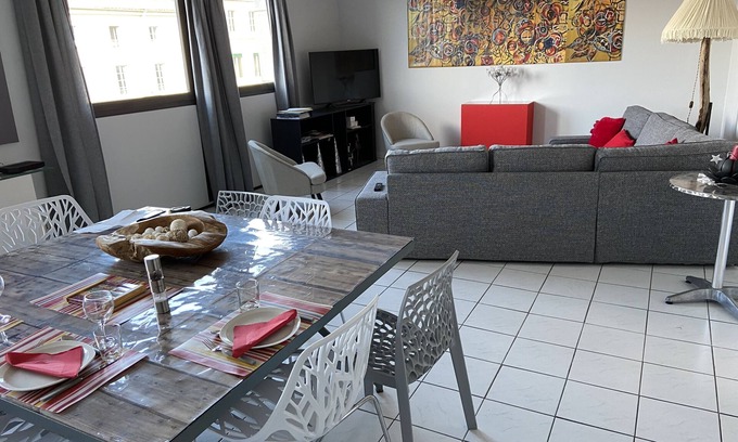 Faubourg Condo | Condominium housing. Park near city center