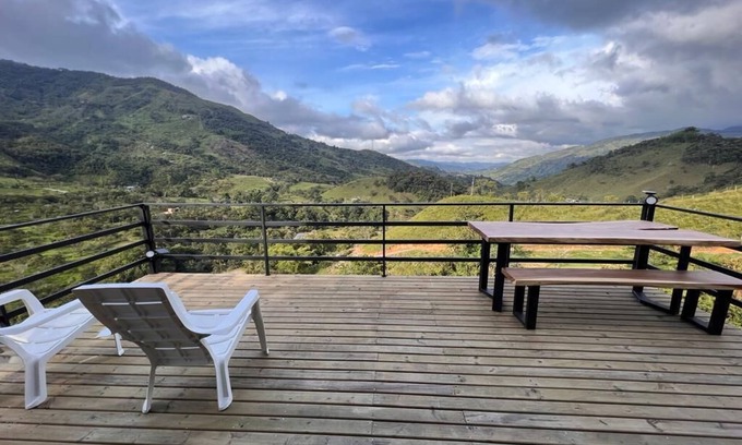 San Rafael Cabin | Conecta con la Magia, Hermosa Cabaña en la Colina
