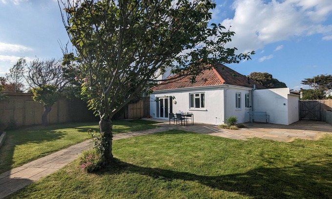 East Wittering Cottage | Coney Six - East Wittering - a family house that sleeps 4 guests in 2 bedrooms