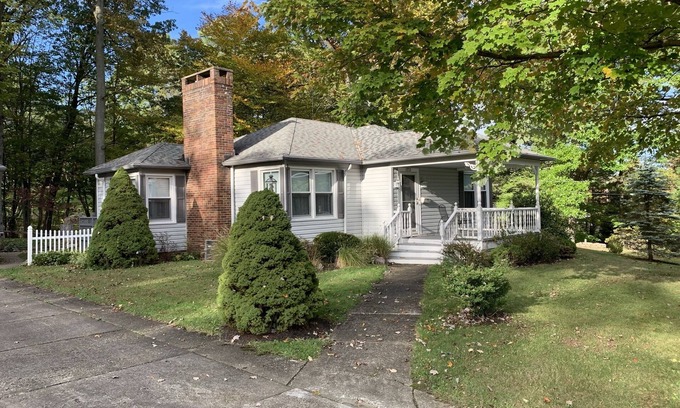Conneaut Cottage | Conneaut Creek Cottage