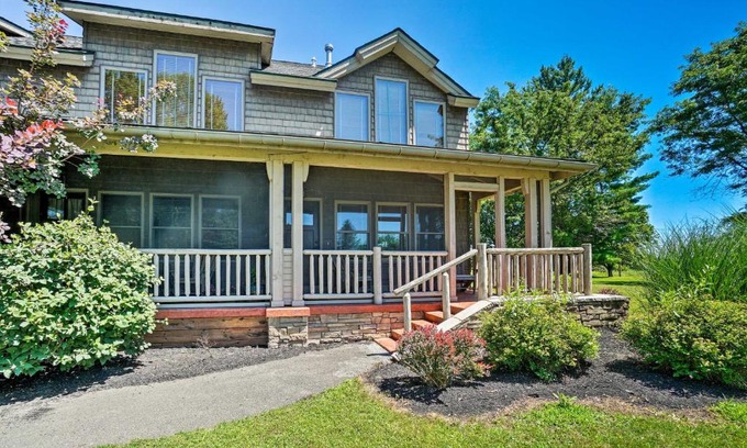 Conneaut Lakeshore House | Conneaut Lake Home with Yard, half Mi to BeachandPark