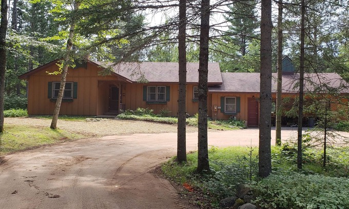 Conover House | Conover River House Voyager's Welcome-Come Explore