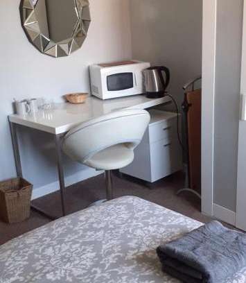 Cannards Grave House | Constantine Court Homestay