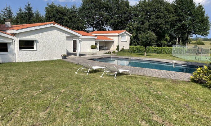 Saint-Paul-des-Landes House | Contemporary house with swimming pool and tennis court