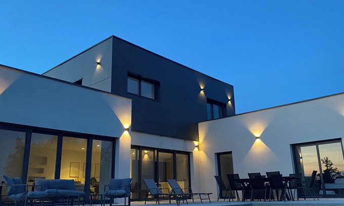 Villez-sous-Bailleul Villa | Contemporary house