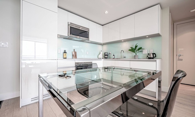 Victoria Park House | Contemporary 1 bd with stunning views *Stampede*
