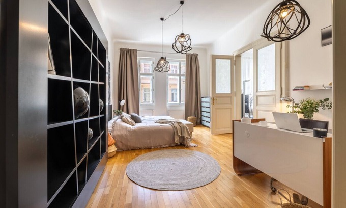 Smichov Apartment | Contemporary 3 bedroom apartment close to Prague Castle by easyBNB