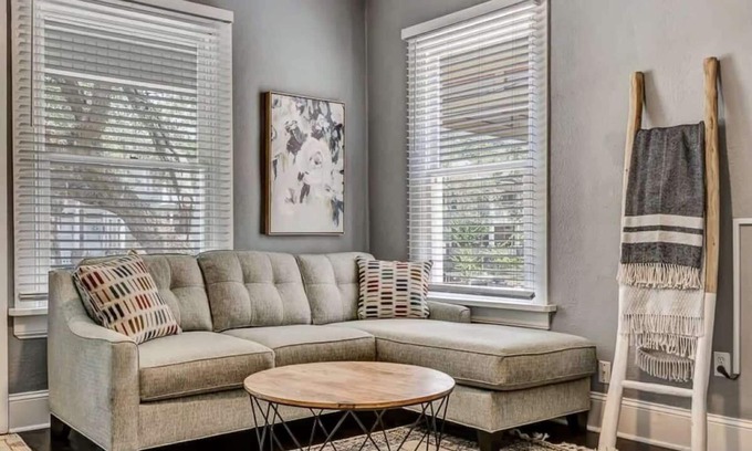 Springfield Apartment | Contemporary 4BR - Perfect for families & groups