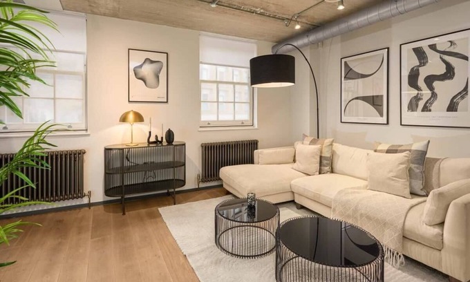 Cathedrals Apartment | Contemporary and Industrial Apartment in Southwark