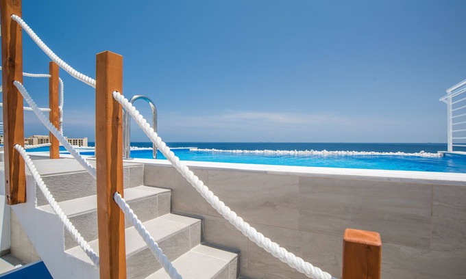 San Tumas Apartment | Contemporary Apartment with un-obstructed Sea Views and Private Infinity Pool