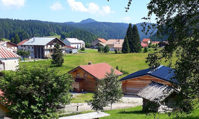 La Pesse Ski Chalet | | Contemporary, bright and spacious lodge. Meublé de tourisme *, eco-gite |