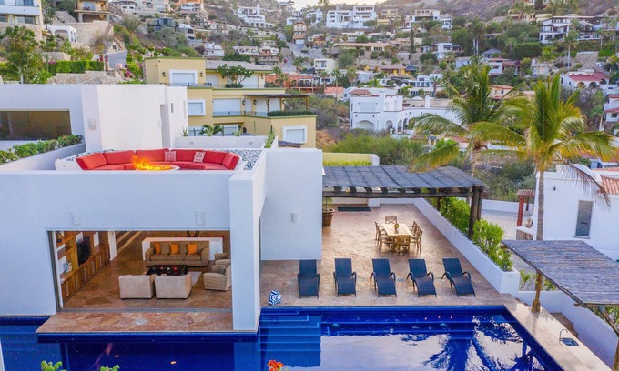 Pedregal House | Contemporary, clean, spacious ocean view villa, huge pool, 2 blocks from Marina
