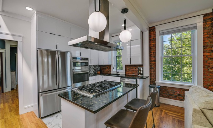Cohoes Apartment | Contemporary Cohoes Retreat w/Electric Fireplace!