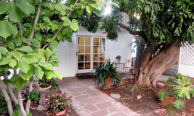 Sherman Oaks Cottage | Contemporary Cottage - An LA Oasis with Private Heated Pool and Patio