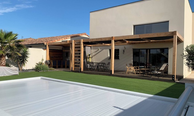 Sauvian House | Contemporary detached house with private pool, close to the sea.
