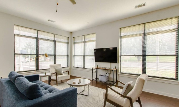 Hillsboro Village Apartment | Contemporary Home - Music Row - Belmont Area