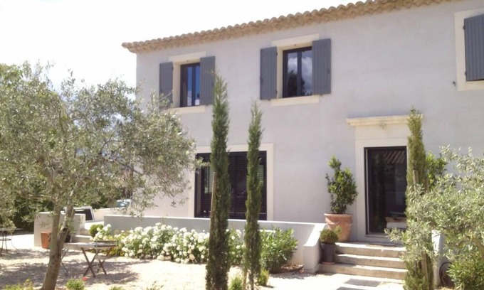Maubec House | Contemporary house with swimming pool not overlooked in Luberon