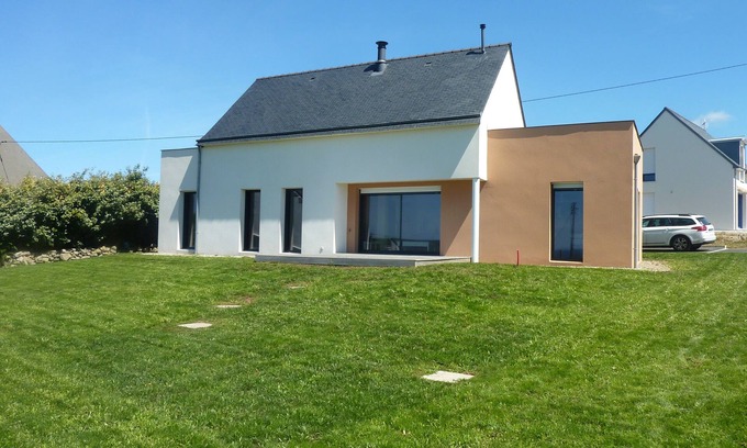 Plogoff House | Contemporary house with ocean view in 2 steps of heathland and its trails