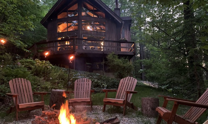 Ithaca Cabin | Contemporary lodge tucked in serene woods, yet minutes to Cornell, IC & downtown