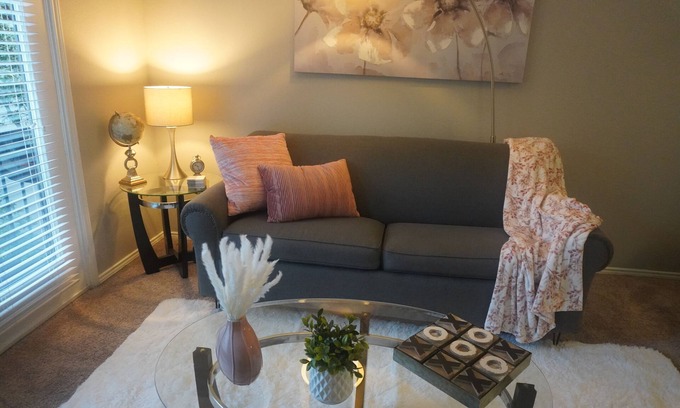 Far North Dallas Apartment | Contemporary Mid-Rise Apartment by Downtown Dallas