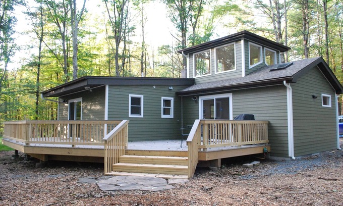 Woodstock Cabin | Contemporary, Secluded Cabin in the Heart of Woodstock W/Fireplace