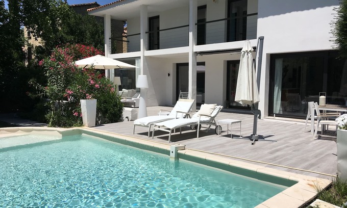 Montfavet Villa | Contemporary villa about 220m2 swimming pool
