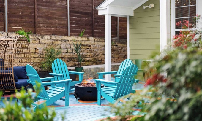 Greater South River City House | Content Casa: Walk to Bars + Sauna & Hot Tub