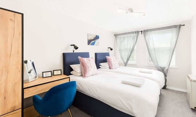 Leamington Spa Apartment | Contractor & Corporate Flat | WiFi + Parking