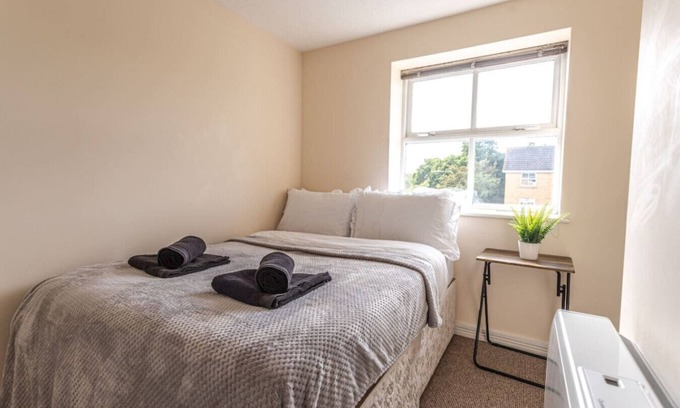 Swindon Apartment | Contractors*Long Stay Discounts*Free Parking