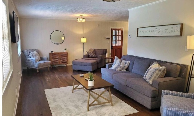 Gainesville House | Convenient 3 Bedroom/2 Bath house