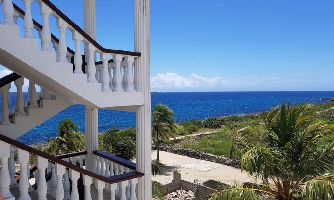 Palmilla House | Convenient Apartment Near Beach and Catalina Island