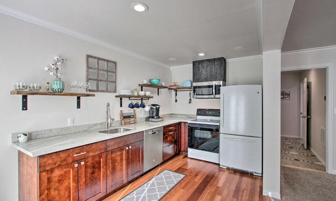 Burien House | Convenient Burien Getaway 12 Mi to Dtwn SEA!